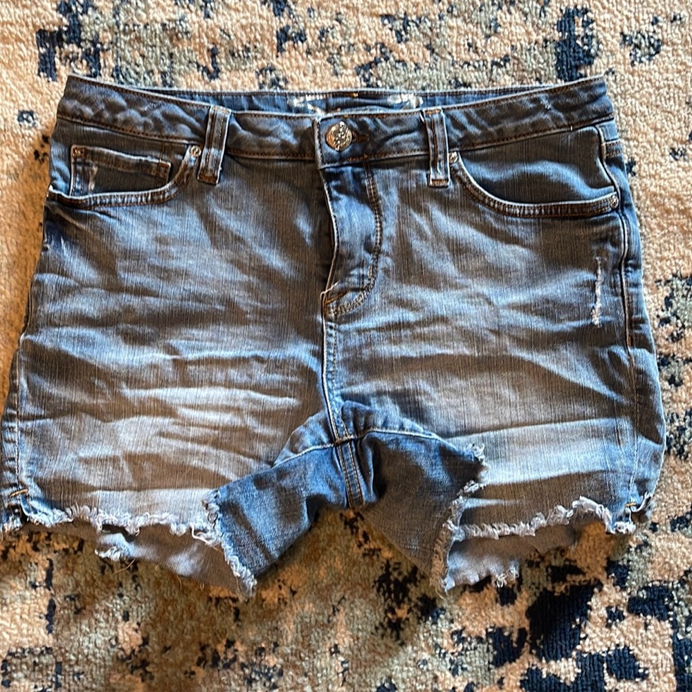 (8) Jean shorts